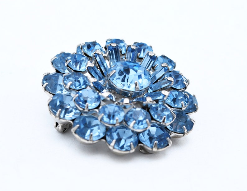 Weiss Rhinestone Brooch light blue Crystal stones silver setting round atomic Mid century pin