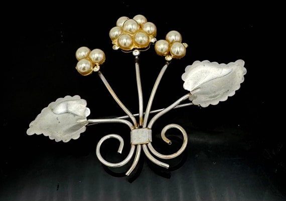 Large Flower Brooch   offWhite Pearl   silver flo… - image 1