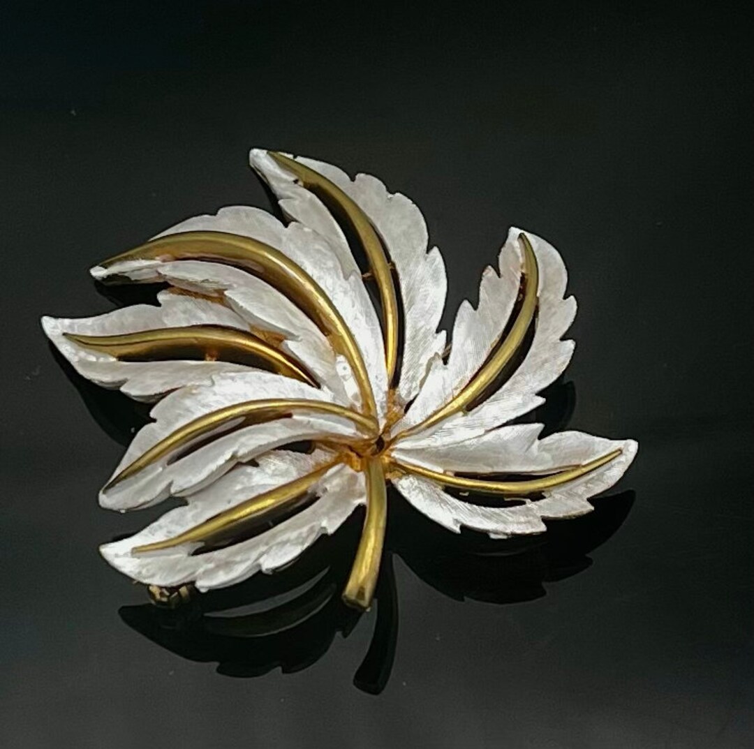 The Masonic Collection - Broche Feuille D'acacia – Fixation De Broche – Émaillé Noir Et Plaqué Or – Un Cadeau Utile Pour Les Hommes Francs-maçons, Émail