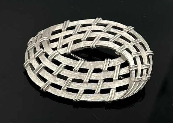 Crown Trifari woven oval Brooch brushed  Silver t… - image 2