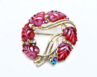 Red Rhinestone wreath  Brooch  Lava molded lucite  red  Glass  Auroral borealis  Floral Mid century  Pin