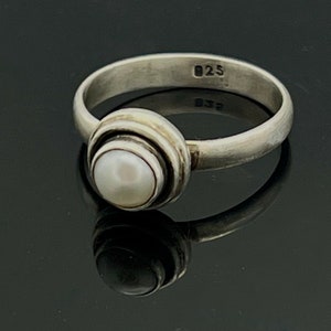 Sterling Silver Pearl Ring with beveled fresh water pearl size 7