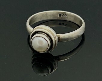 Sterling Silver Pearl Ring with beveled fresh water pearl size 7