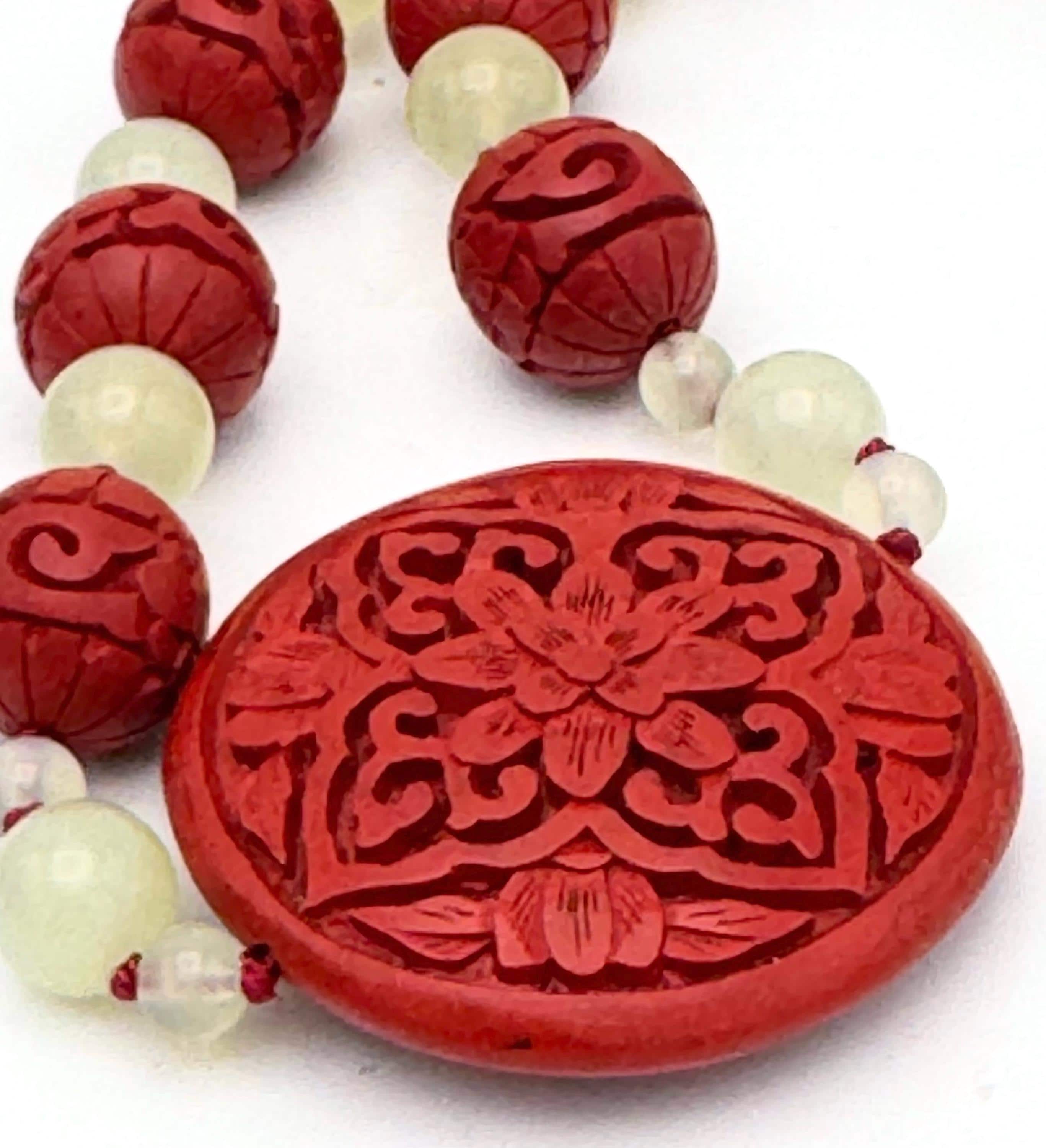 ジャパンヴィンテージ和泉ガラス シンプルネックレス 赤 銀古美 Red Cinnabar & Jade Necklace: Carved Asian Pendant, Sterling