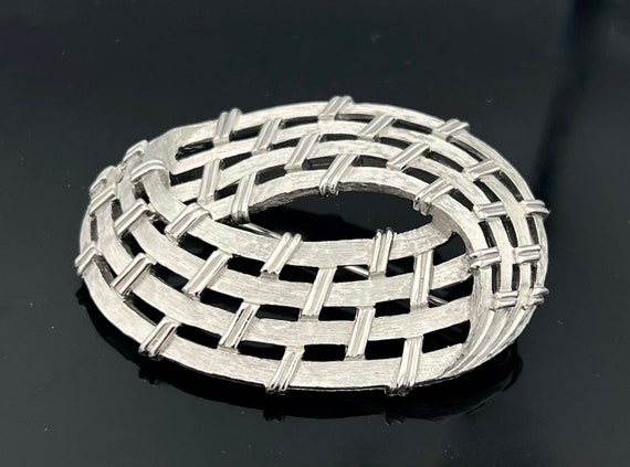 Crown Trifari woven oval Brooch brushed  Silver t… - image 4