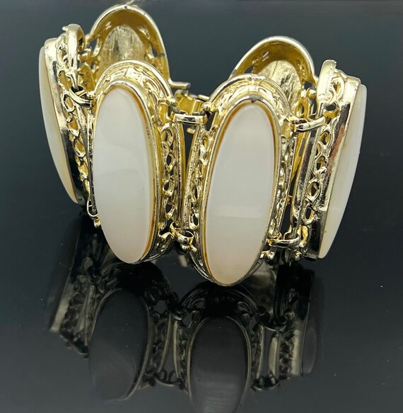 Chunky white  Thermoset  Link Bracelet  Large ova… - image 3