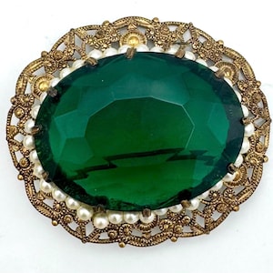 Victorian Green Brooch Brassy gold  Green  glass pearl   pin
