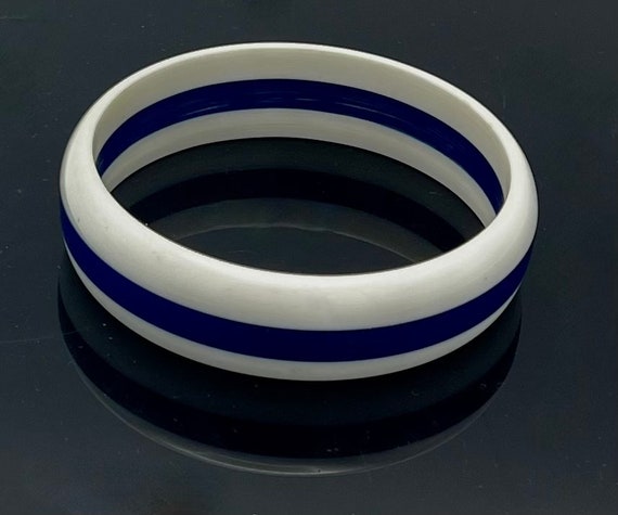 Striped  Lucite Bangle blue  and White bracelet - image 3