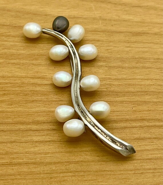Natural Pearl  Sterling Silver brooch floral white