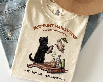 T-Shirt Comfort Colors® Midnight Margaritas, T-shirt Fantôme, Cadeau Amoureux des Chats, T-shirt Chat Noir et Margaritas, T-shirt Unisexe