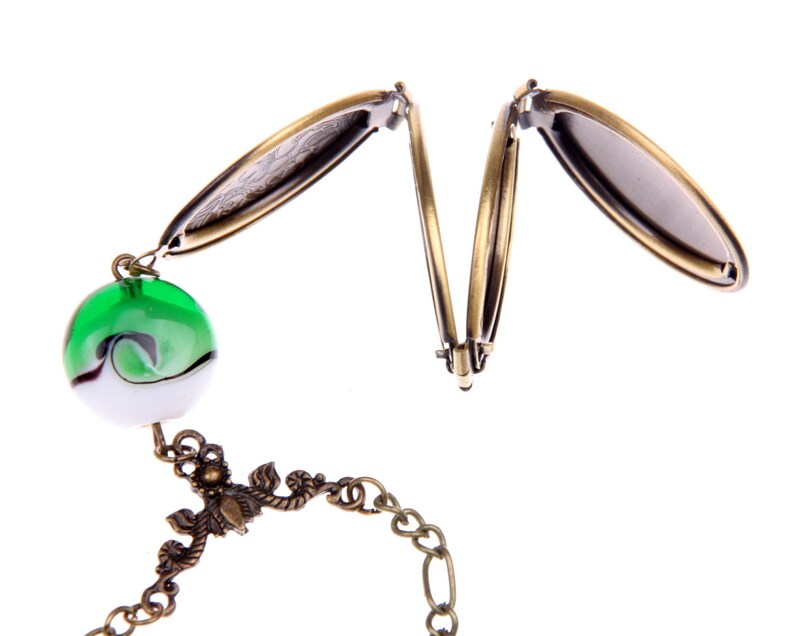 4 photos classic Necklace locket