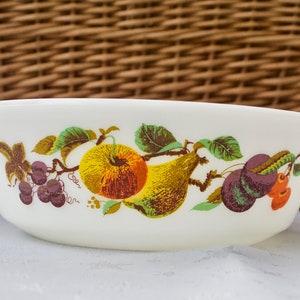 Vintage Pyrex JAJ &quot;Kent Orchard&quot; Mixing/Pouring bowl - Made in England