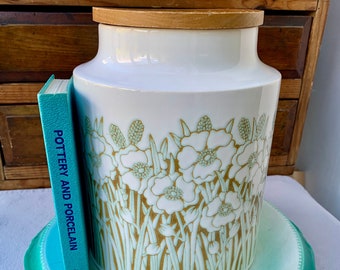 LARGE vintage Hornsea Pottery "Fleur" pattern storage jar. Original wooden lid. Made in England in the 1970s. In immaculate condition.