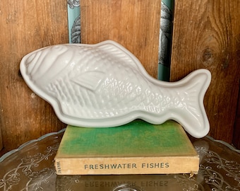 Vintage ceramic fish moulds for jelly/jello, mousse or blancmange. TWO available, sold separately. Made in England in the 1940s/50s.