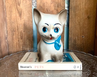 VERY cute vintage pottery kitten ornament. Has a very 1950s, kitsch feel to it. No maker's mark. In excellent condition.