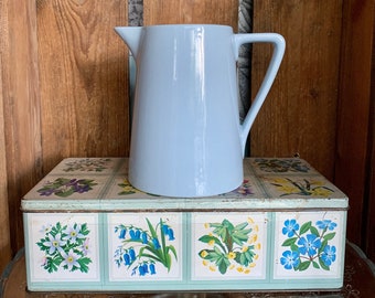 Cute little rustic Johnson Brothers jug "Greydawn". Made in England in the 1950s. Great addition to any country kitchen!