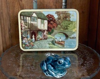 Vintage Williams's Toffee tin. In lovely condition. Great for storage or to hold a gift. Stunning illustration on lid!