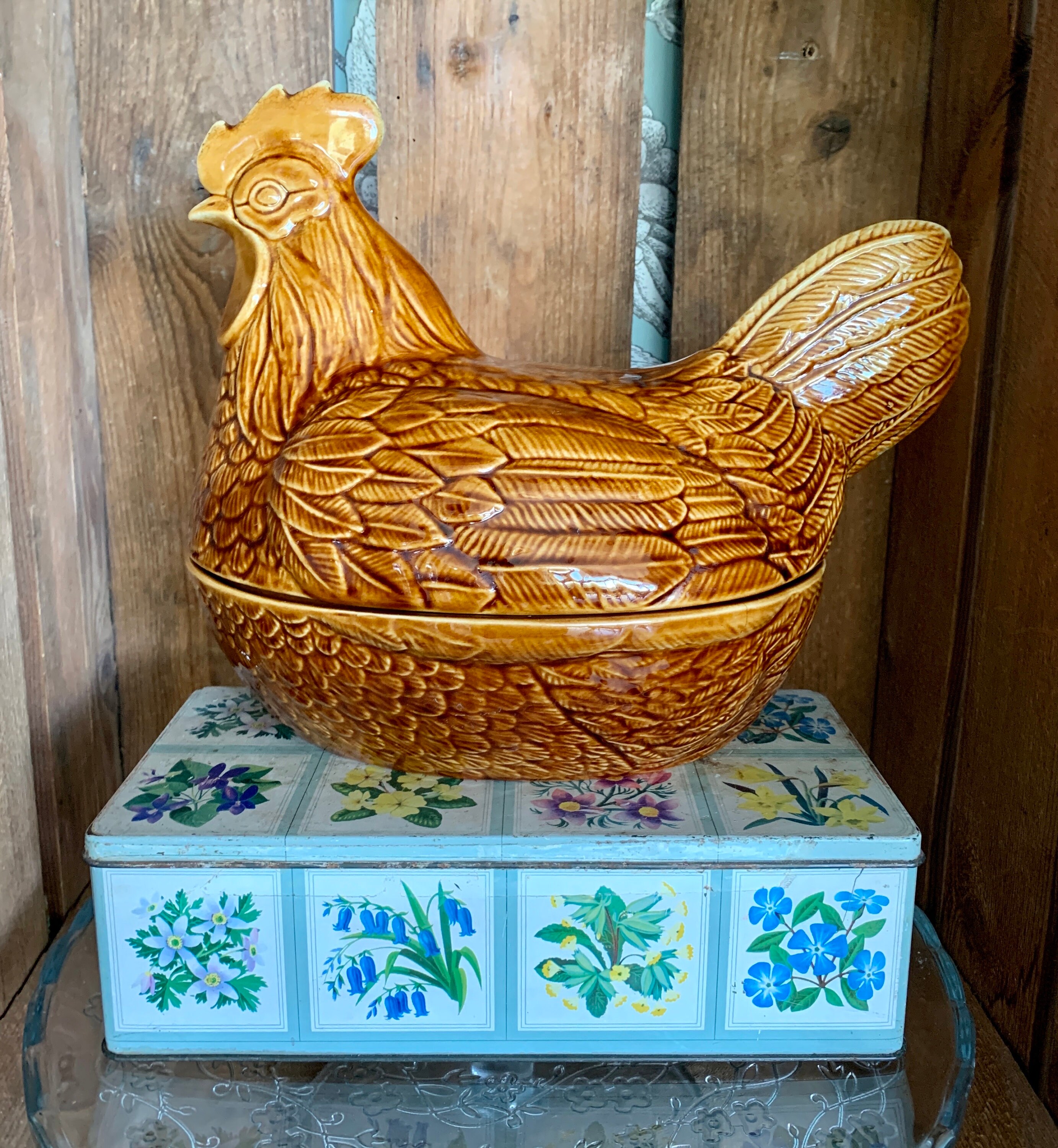 Emmaus Bradford - Vintage brown chicken in a basket ceramic egg