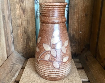 West German Bay Keramik pottery vase 630 25. Retro colours & stunning leaf pattern. In very good condition. Collectable vintage ceramics.