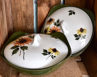 Midwinter Stylecraft ‘Daisy Time’ lidded serving tureen. Made in England in the 1950s. In v good condition. Two available, sold separately.