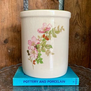 Vintage TG Green keramische pot in een prachtig, ZELDZAAM Briar Rose-patroon. In superstaat voor een landelijke keuken. Gemaakt in Engeland in de jaren 70.