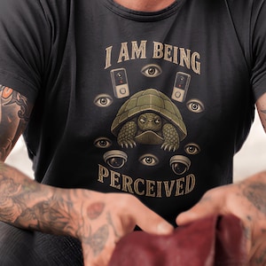 Jag blir uppfattad T-shirt | Rolig flock anti-övervakning Orwell konspirationsköldpadda T-shirt