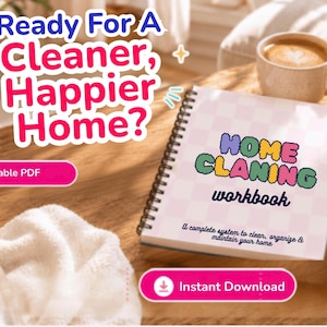 Könnte beinhalten: Ein spiralgebundenes Arbeitsbuch mit einem hellrosa karierten Einband. Der Text auf dem Einband lautet "HOME CLANING workbook" in bunten, blasenartigen Buchstaben, gefolgt von "A complete system to clean, organize & maintain your home" in Schwarz.