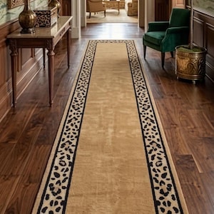 Tappeto passatoia con bordo a stampa leopardata, tappeto trapuntato fatto a mano per corridoio, tappeto beige neutro, tappeto moderno con stampa animalier 2,6 x 12 piedi/2,6 x 15 piedi/2,6 x 20 piedi
