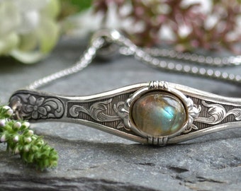 flashy labradorite bracelet, silver leaf and flower bracelet, adjustable bracelet, gemstone stacking bracelet