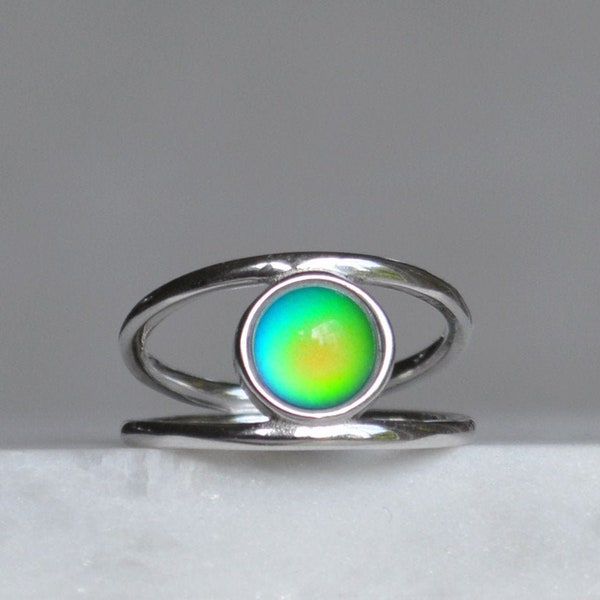 sterling silver mood ring, minimalist ring, modern ring with color changing stone, northern lights ring, retro jewelry, love friendship ring