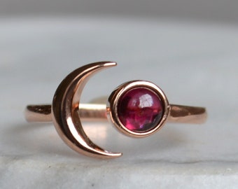 Moon and Sun Ring, Modern Garnet Ring, Natural Garnet Stacking Rings, Birthstone Moon Ring, January birthday Jewelry, Crescent Star Ring