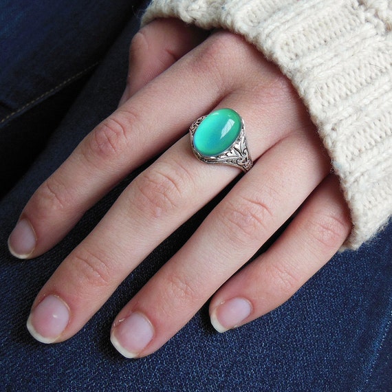 90s Style Oval Mood Ring | Gifts for your BFF at Friends NYC