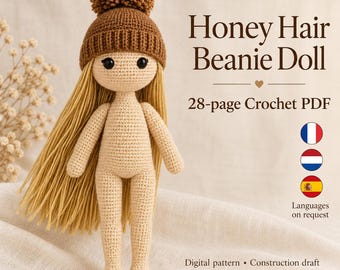 Op de afbeelding: Een gehaakte pop met lang geel garen haar en een bruine muts met een pompon. De tekst luidt: Honey Hair Beanie Doll, 28-page Crochet PDF, Digital pattern, Construction draft, MeadowLoopStudioUS, en Languages on request.