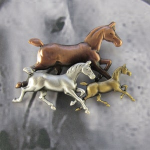Trotting Horses Brooch- Equestrian- Horse Lovers Gift- Horse Pin- Horse Jewelry