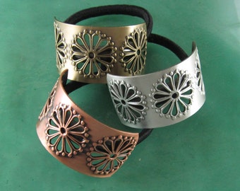 PINWHEEL Ponytail and Scarf Holder