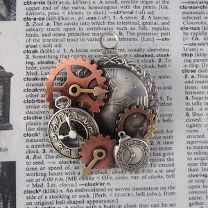 Steampunk Clock Brooch- Steampunk Jewelry- Steampunk Brooch- Clocks and Gears
