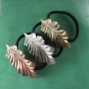 CURLY LEAF Ponytail and Scarf Holder