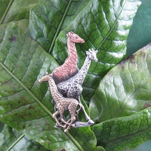 Giraffe Brooch- Giraffe Jewelry- Giraffe Pin Pendant- Wild Animals- mixed metal jewelry