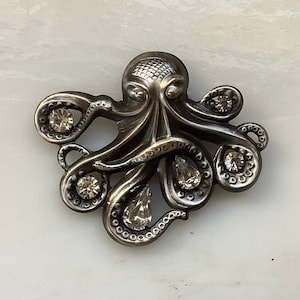 Spilla a forma di polpo in argento e cristallo - Spilla a forma di polpo - Spilla a forma di polpo - Spilla a forma di polpo in argento - Collana a forma di polpo in cristallo - Spille per cappelli - Spilla da tasca -