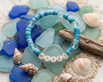 Braccialetto personalizzato con perline di argilla "Beach Vibes"