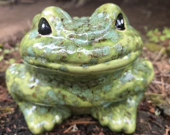 Vintage style retro hand painted ceramic glazed frog toad for garden or home interior decor