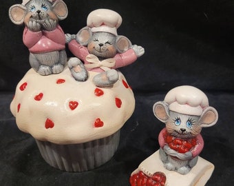 Valentines Day Cupcake with bakers mice hand painted ceramic mouse hearts love