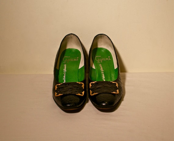 Size 6 1960s Black Alligator Heels Shoes Embossed Leather Caprini Heels with Buckle Detail Stacked Heel Black Mod Pumps Exotic Skin Shoes