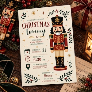 Könnte beinhalten: Eine cremefarbene Weihnachtseinladungskarte mit einer Illustration eines rot-goldenen Nussknackers, grünen Stechpalmen-Akzenten und dem Text: Please join us for a Christmas Evening, Saturday December 21, 6:30 PM, at 234 Pinehurst Drive.
