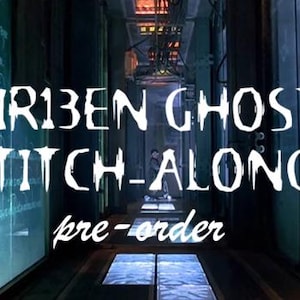 Puede incluir: Un pasillo oscuro y atmosférico con paredes de cristal azul verdoso brillante cubiertas de escritura latina blanca. El texto THIR13EN GHOSTS STITCH-ALONG pre-order está superpuesto en blanco, con una fuente dentada para el título y cursiva.