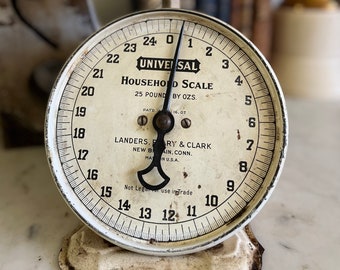 Vintage Universal Household Scale / Landers Frary & Clark / Kitchen / Cream / Chippy