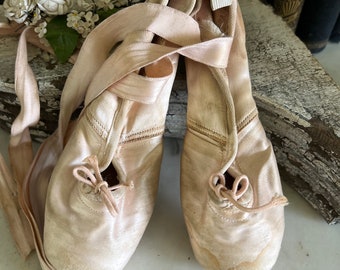 Vintage Child's Ballet Slippers / Ballerina / Pink / Antique Ribbon / Dance / Shoes