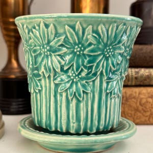 Vintage McCoy Planter / Daisy / Turquoise / Pot / Pottery / Flowerpot