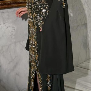 Caftán marroquí gris carbón oscuro – Vestido de noche bordado en oro y plata