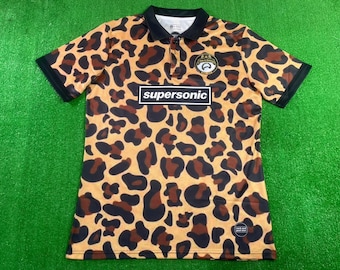 Maglia da calcio con stampa leopardata. Design Rock & Goal Star. (Realizzata su ordinazione)